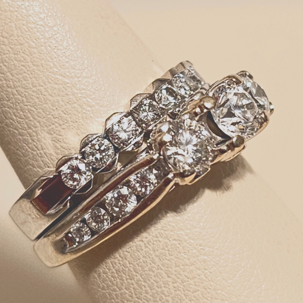 14kt Gold and White Diamond set - Picture 2 of 4
